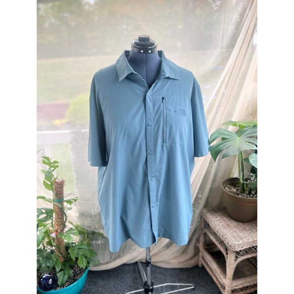 The North Face Lightweight Button Down Short Sleeved Shirt - Picture 1 of 4